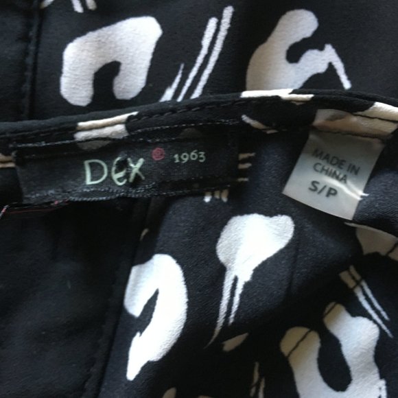 Black and White Blouse Open Back - Picture 6 of 6